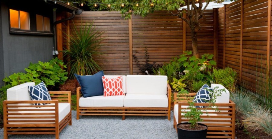 A Guide to Renting Furniture for Your Backyard Bash